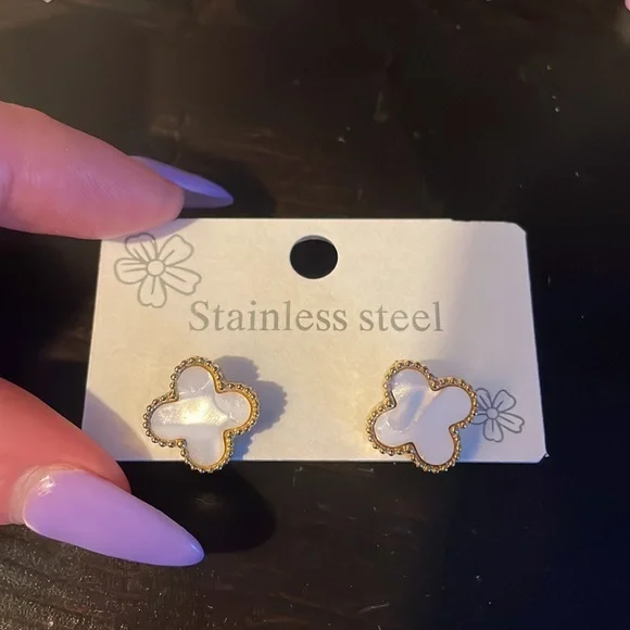 MOTHER OF PEARL LOOK Clover Design Stud Earrings 14K Gold Over Stainless - Picture 2 of 3